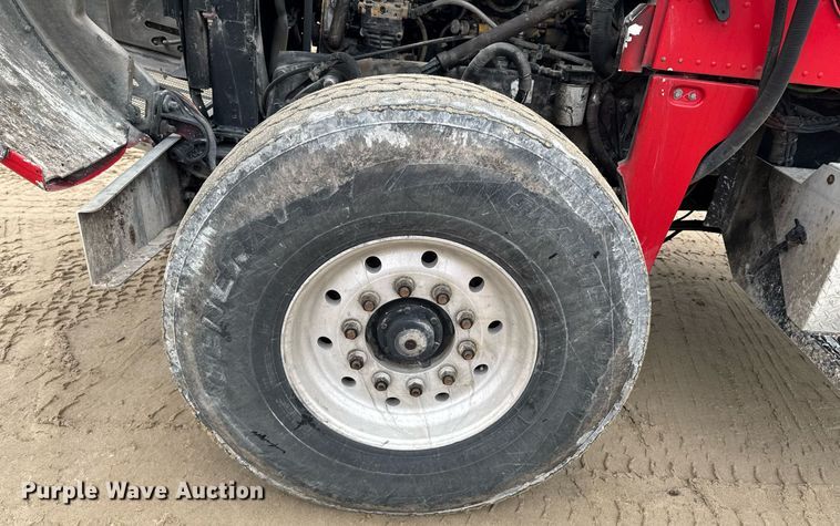 image for item DO0372 2005 Peterbilt 357 ready mix truck