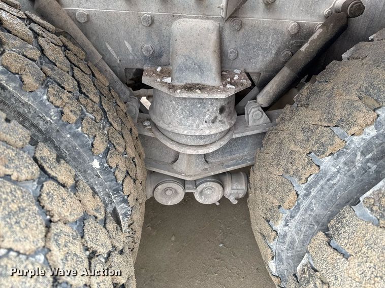 image for item DO0372 2005 Peterbilt 357 ready mix truck