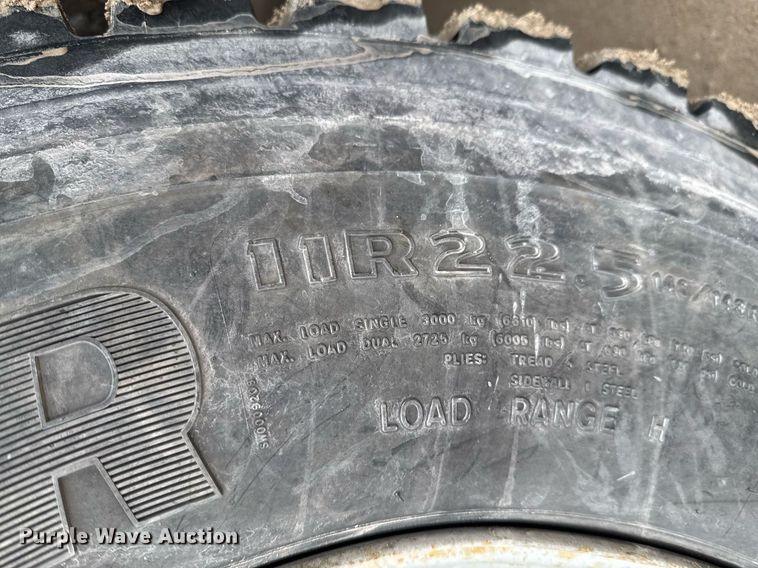 image for item DO0372 2005 Peterbilt 357 ready mix truck