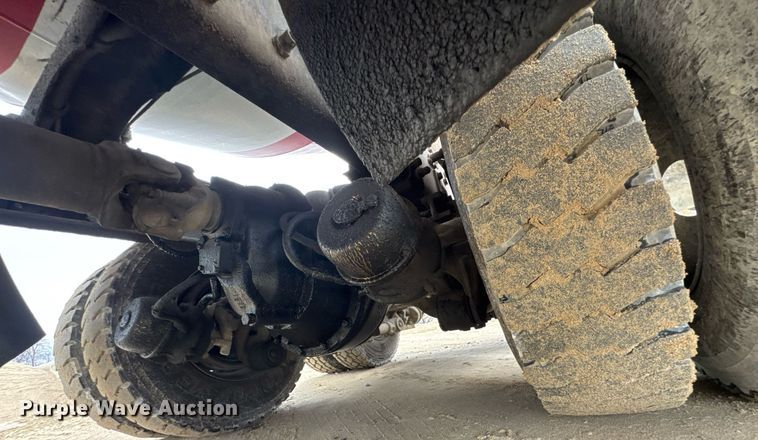 image for item DO0372 2005 Peterbilt 357 ready mix truck