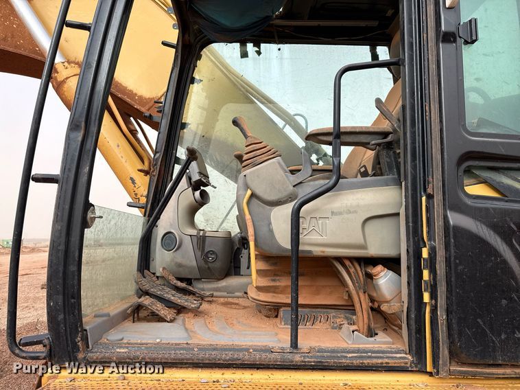 image for item DO2626 2007 Caterpillar 325D excavator