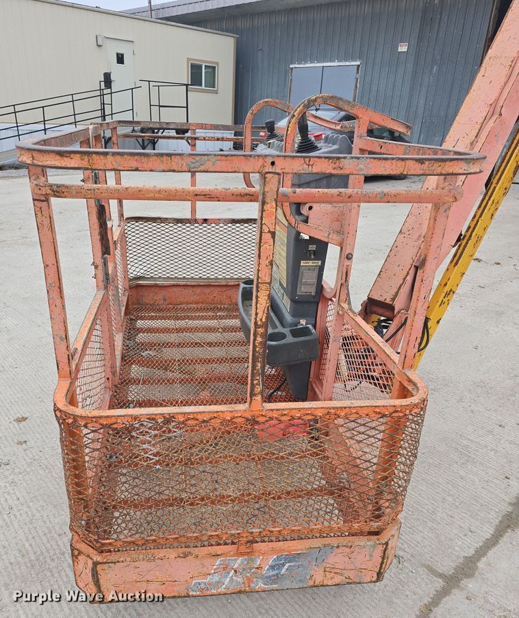image for item DO7767 2000 JLG S60SJC boom lift