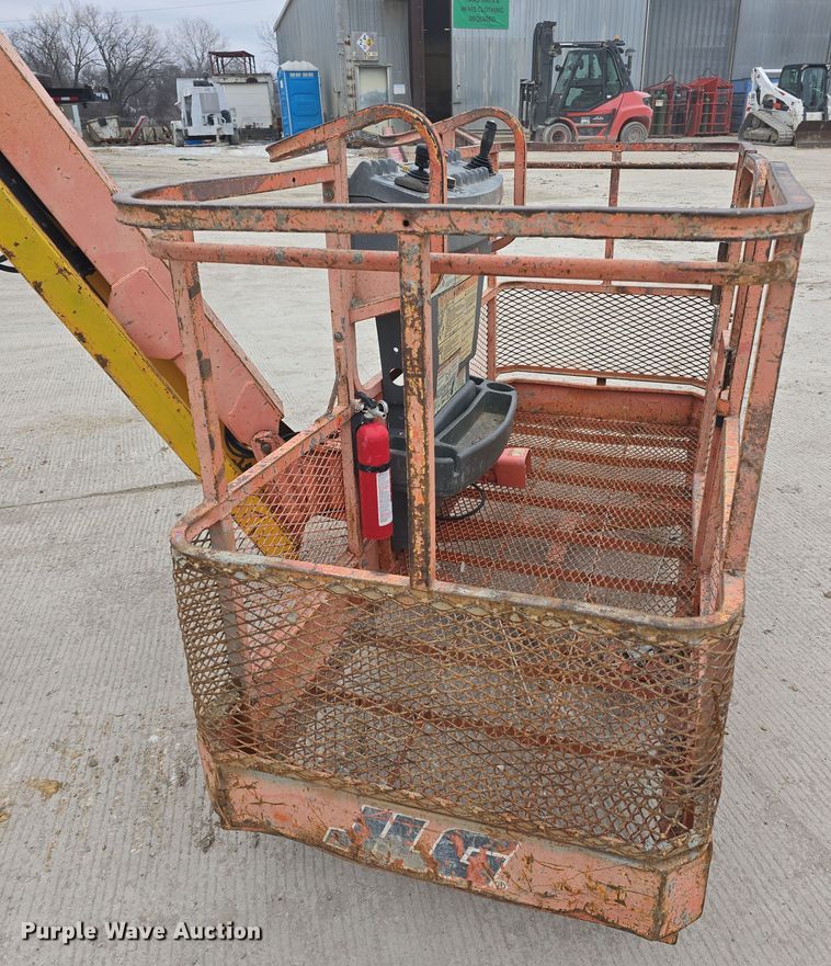 image for item DO7767 2000 JLG S60SJC boom lift