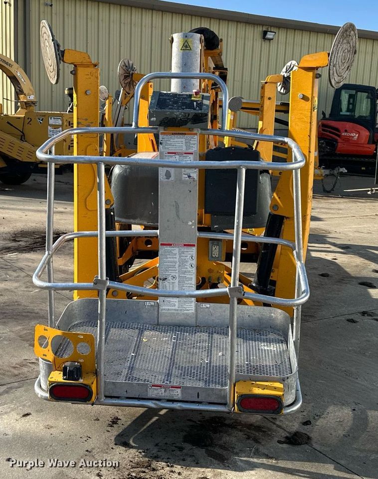 image for item DQ6616 2019 Biljax 4527A boom lift