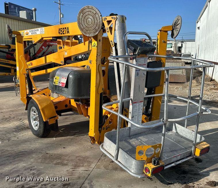 image for item DQ6616 2019 Biljax 4527A boom lift