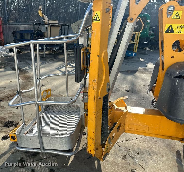 image for item DQ6616 2019 Biljax 4527A boom lift