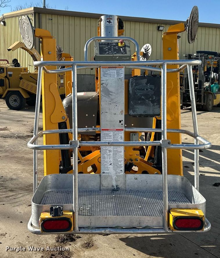 image for item DQ6617 2019 Biljax 4527A boom lift