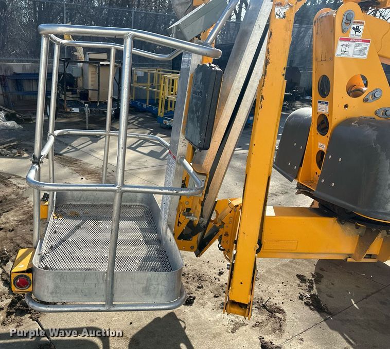image for item DQ6617 2019 Biljax 4527A boom lift