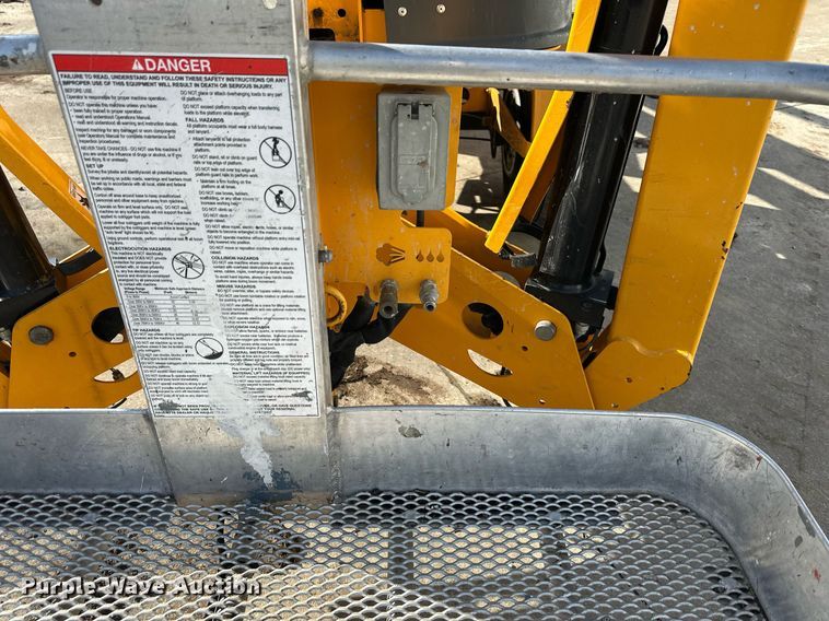 image for item DQ6617 2019 Biljax 4527A boom lift