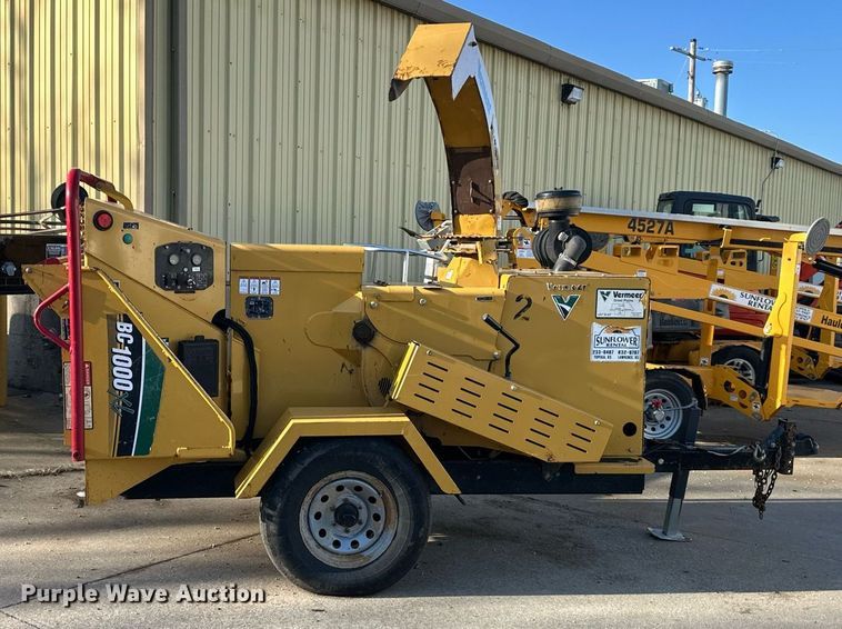 image for item DQ6618 2013 Vermeer BC1000XL wood chipper