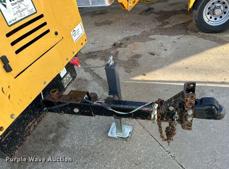 image for item DQ6618 2013 Vermeer BC1000XL wood chipper