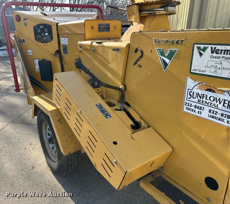 image for item DQ6618 2013 Vermeer BC1000XL wood chipper
