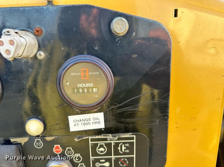 image for item DQ6618 2013 Vermeer BC1000XL wood chipper