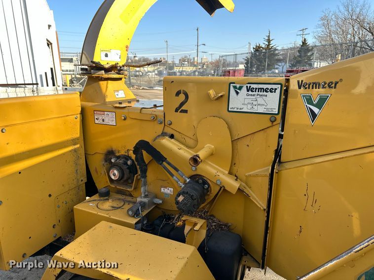 image for item DQ6618 2013 Vermeer BC1000XL wood chipper