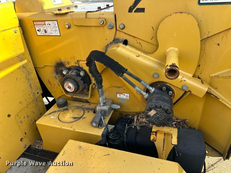 image for item DQ6618 2013 Vermeer BC1000XL wood chipper