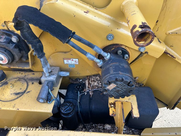 image for item DQ6618 2013 Vermeer BC1000XL wood chipper