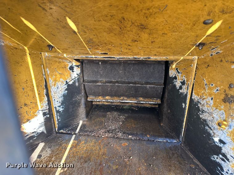 image for item DQ6618 2013 Vermeer BC1000XL wood chipper