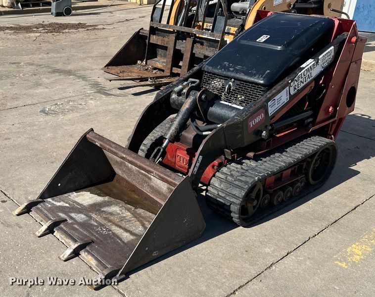 image for item DQ6621 2009 Toro TX 427 compact utility loader
