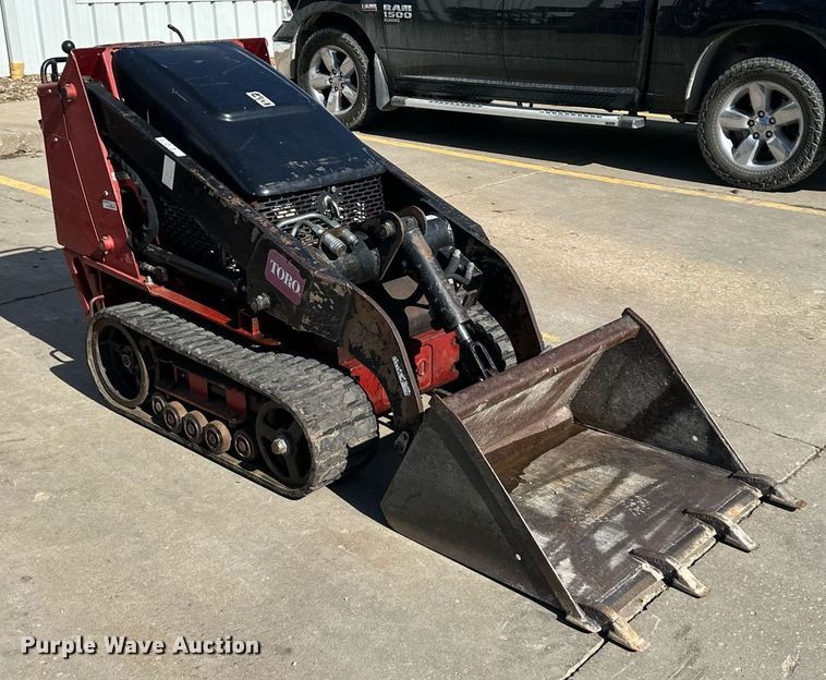 image for item DQ6621 2009 Toro TX 427 compact utility loader