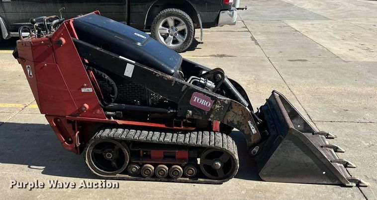 image for item DQ6621 2009 Toro TX 427 compact utility loader