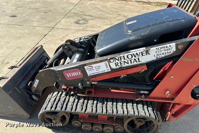 image for item DQ6621 2009 Toro TX 427 compact utility loader