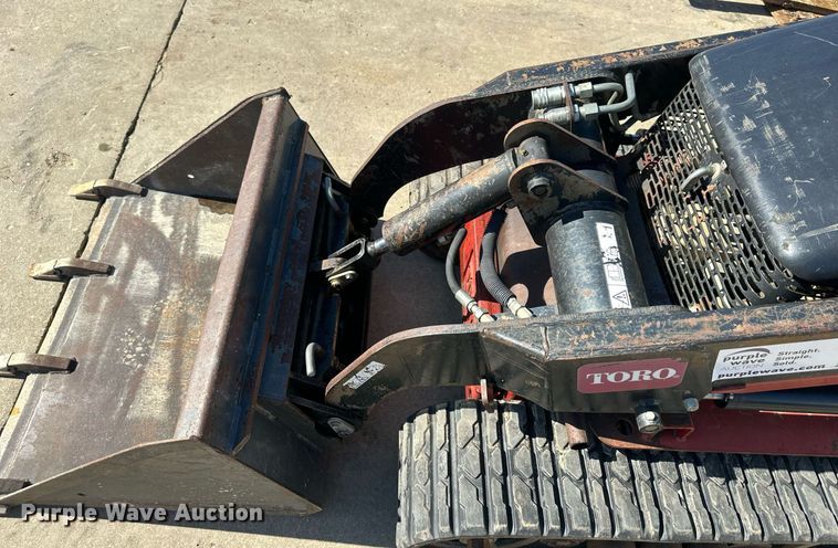 image for item DQ6621 2009 Toro TX 427 compact utility loader