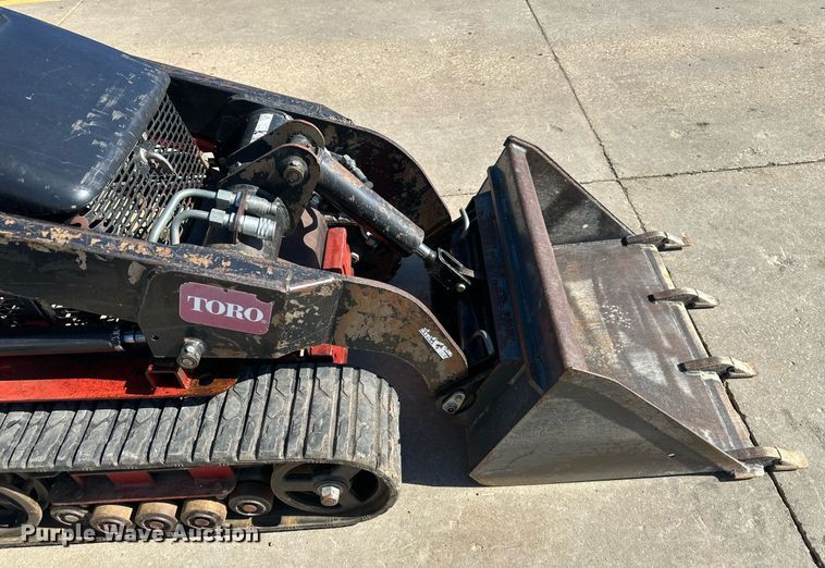 image for item DQ6621 2009 Toro TX 427 compact utility loader