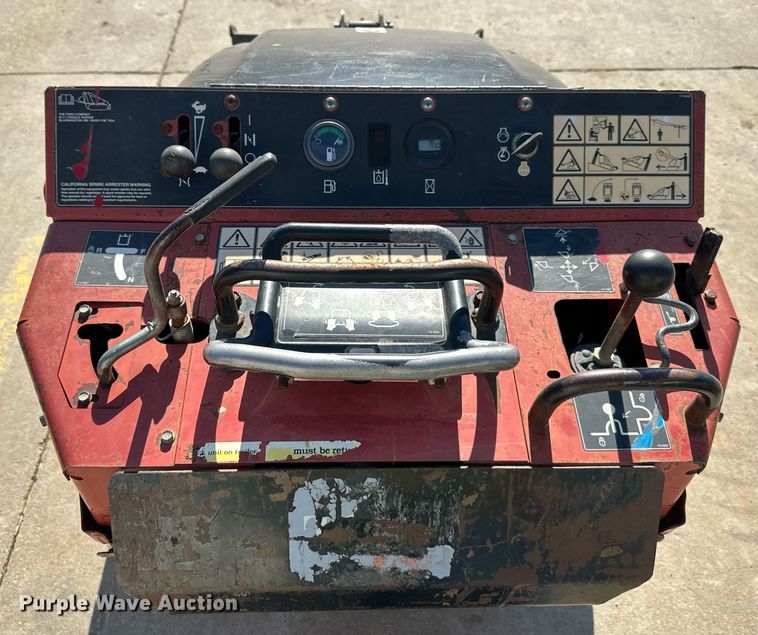 image for item DQ6621 2009 Toro TX 427 compact utility loader