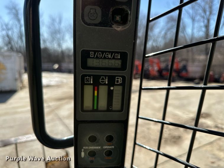 image for item DQ6622 2018 Case SR160 skid steer loader