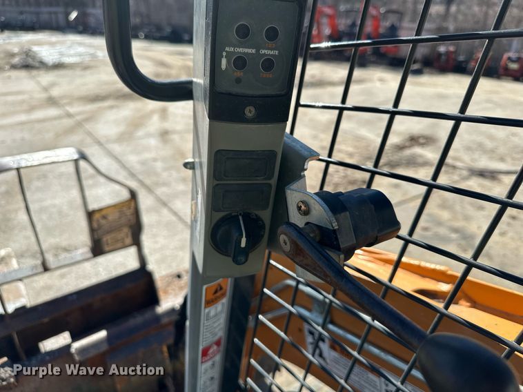 image for item DQ6622 2018 Case SR160 skid steer loader