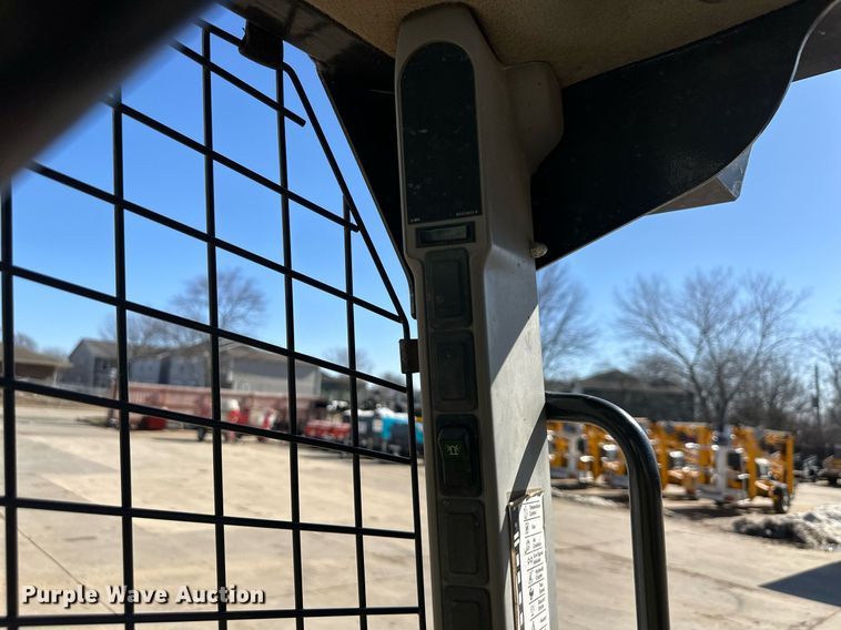 image for item DQ6622 2018 Case SR160 skid steer loader