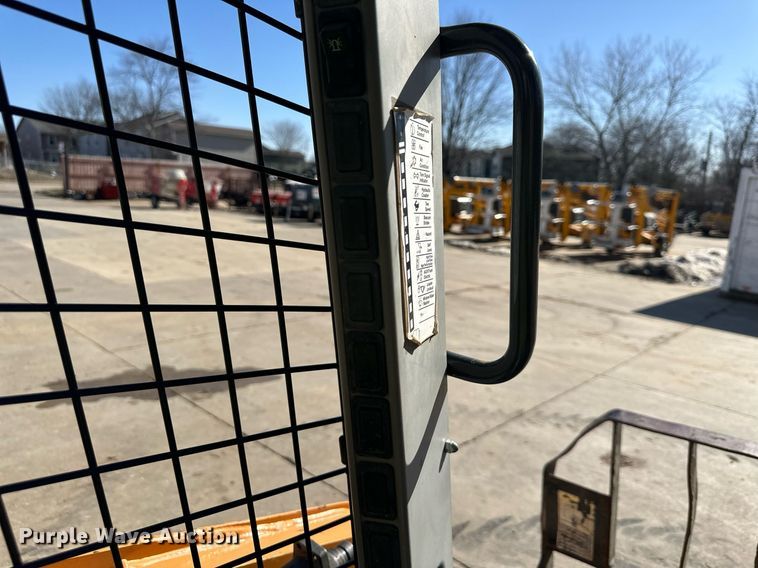 image for item DQ6622 2018 Case SR160 skid steer loader