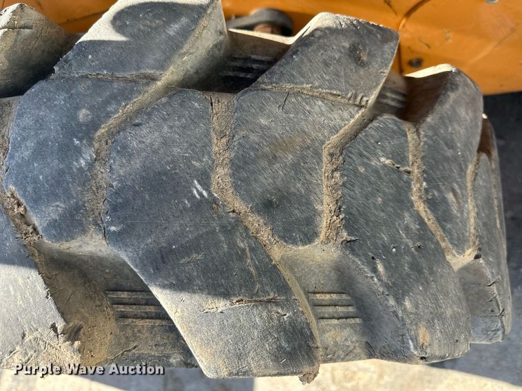 image for item DQ6622 2018 Case SR160 skid steer loader