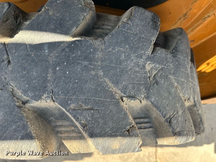 image for item DQ6622 2018 Case SR160 skid steer loader