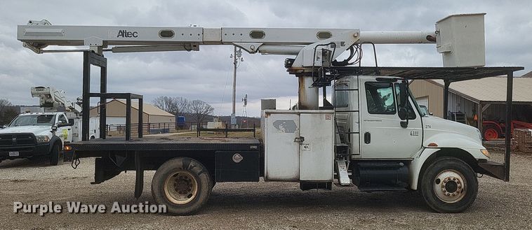 image for item DS5224 2003 International 4300 bucket truck