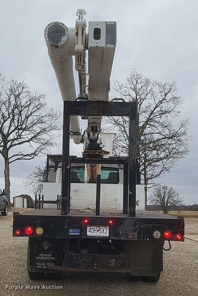 image for item DS5224 2003 International 4300 bucket truck