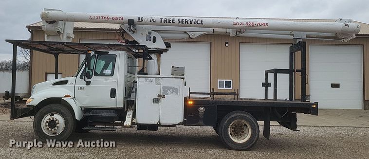 image for item DS5224 2003 International 4300 bucket truck