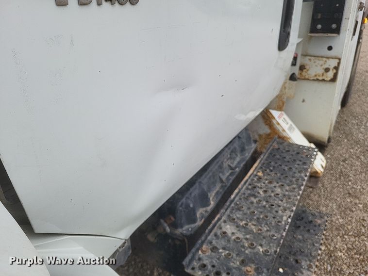 image for item DS5224 2003 International 4300 bucket truck