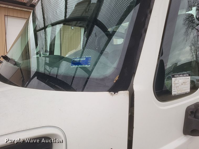 image for item DS5224 2003 International 4300 bucket truck