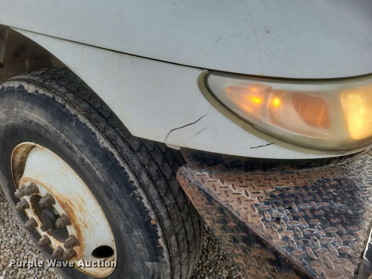 image for item DS5224 2003 International 4300 bucket truck