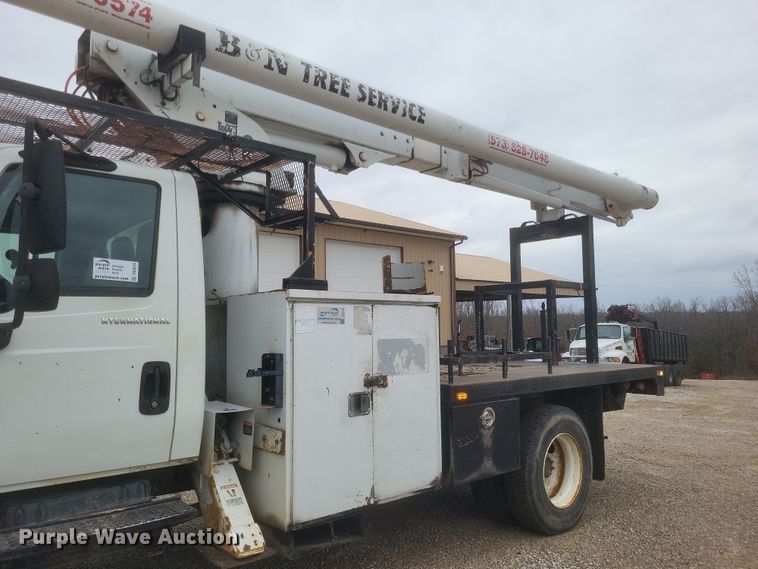 image for item DS5224 2003 International 4300 bucket truck