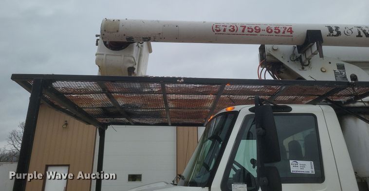 image for item DS5224 2003 International 4300 bucket truck