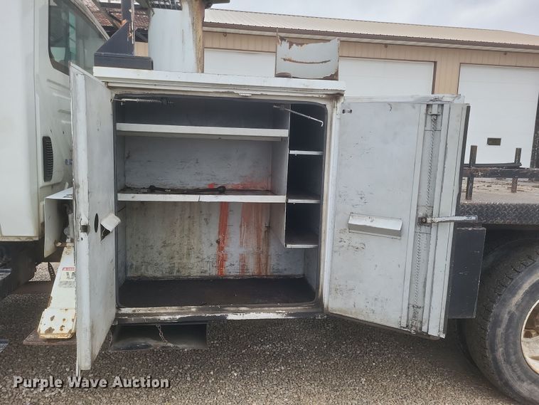 image for item DS5224 2003 International 4300 bucket truck