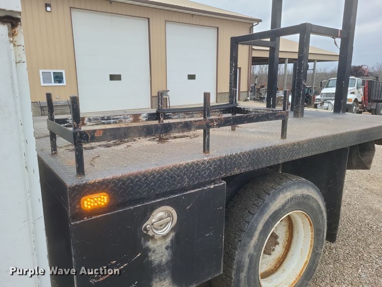 image for item DS5224 2003 International 4300 bucket truck