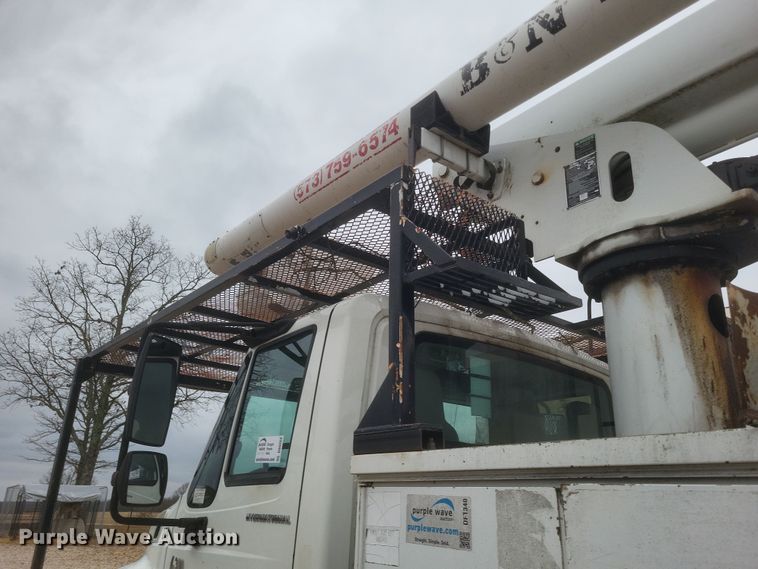 image for item DS5224 2003 International 4300 bucket truck