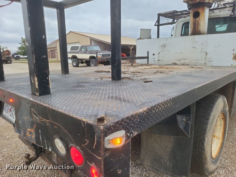 image for item DS5224 2003 International 4300 bucket truck