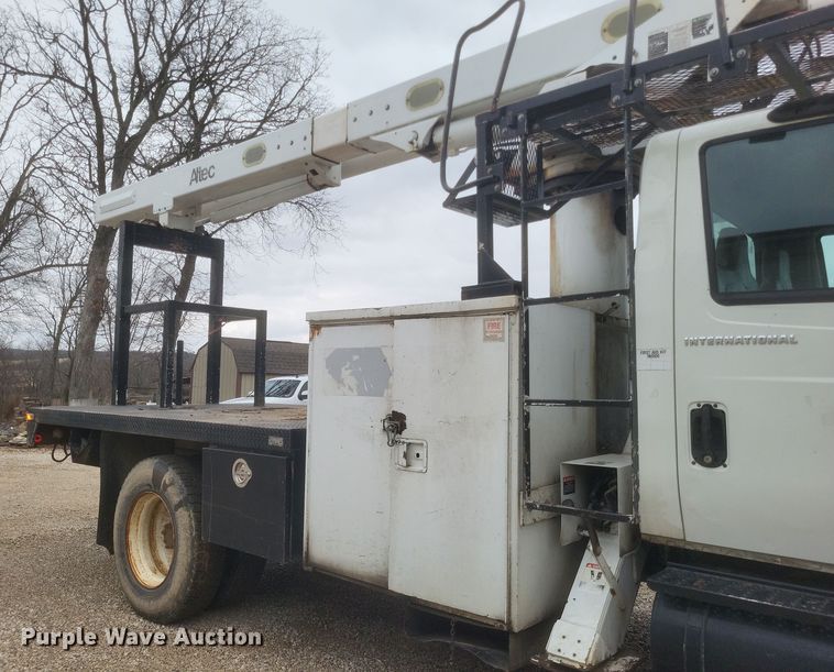 image for item DS5224 2003 International 4300 bucket truck