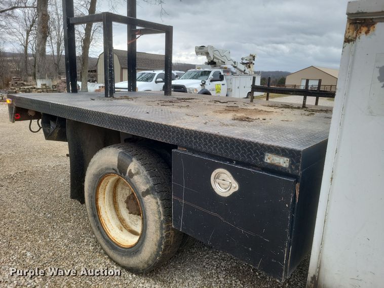 image for item DS5224 2003 International 4300 bucket truck