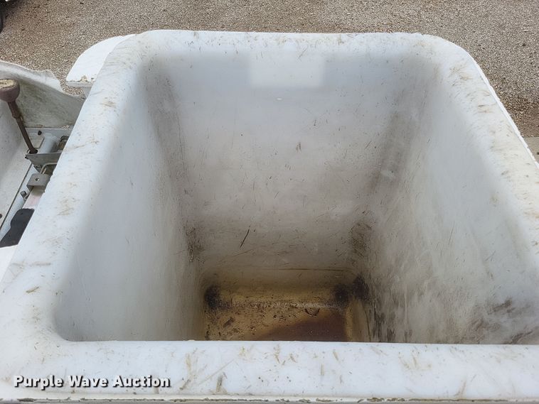 image for item DS5224 2003 International 4300 bucket truck