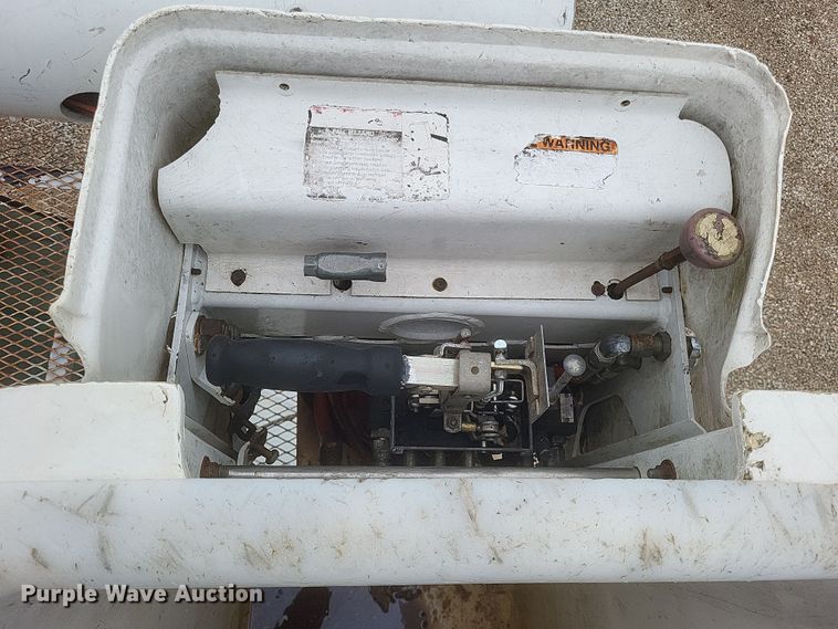 image for item DS5224 2003 International 4300 bucket truck